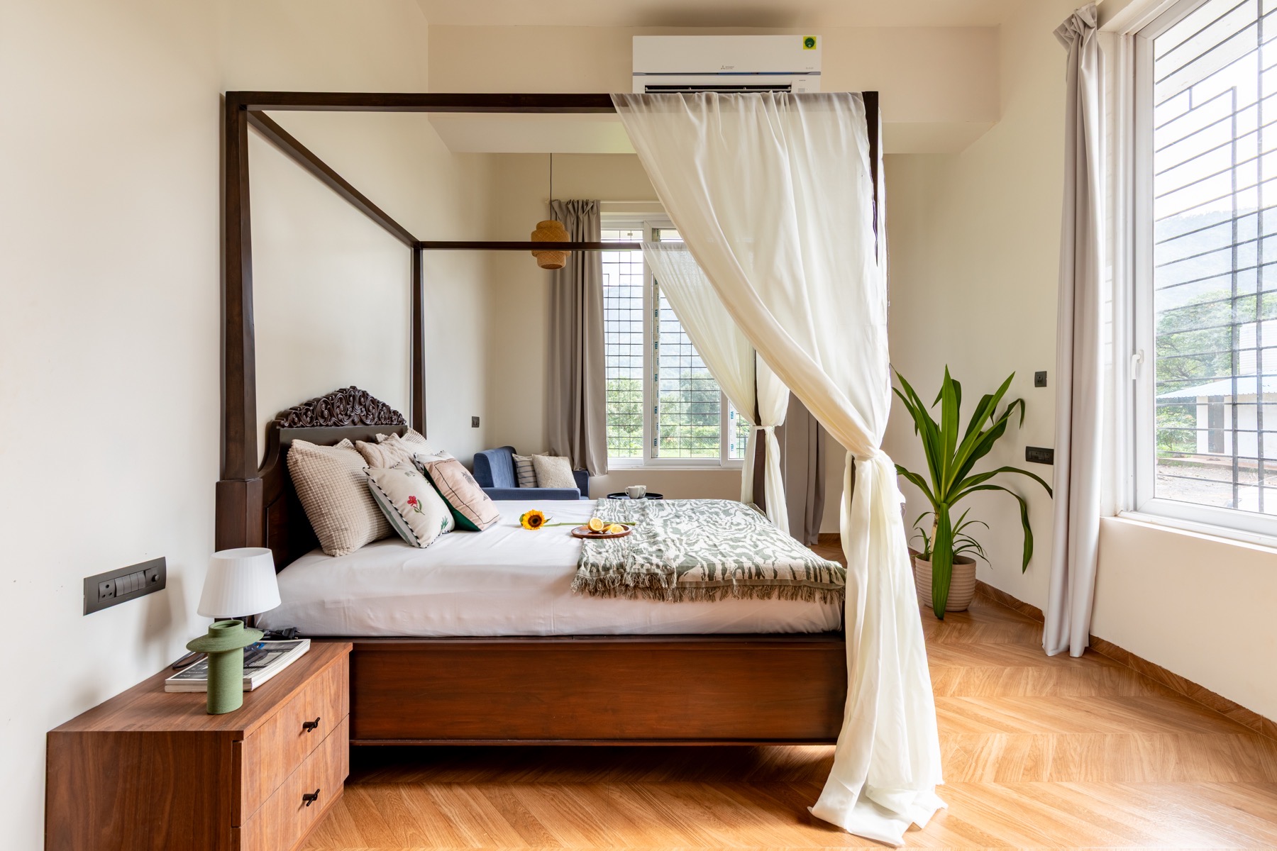 Romantic couple bedroom stay in Karjat